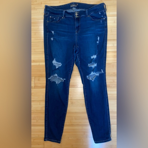 Torrid Jegging Super Soft Distressed Blue Jeans Extra Tall - Picture 13 of 14